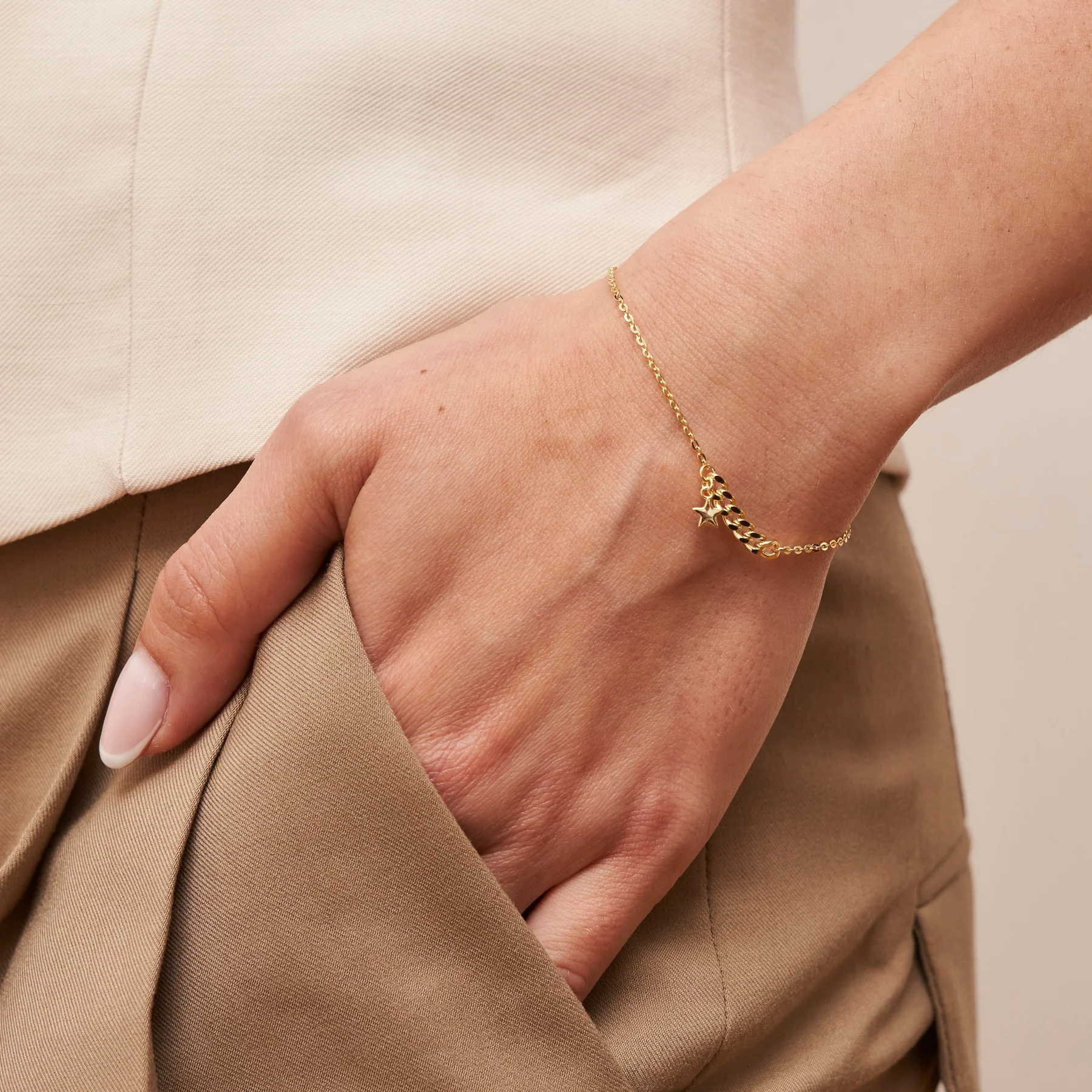 Armbänder von Czarina: Der perfekte Schmuck für Frauen, die mutig das Zepter ihres Lebens tragen