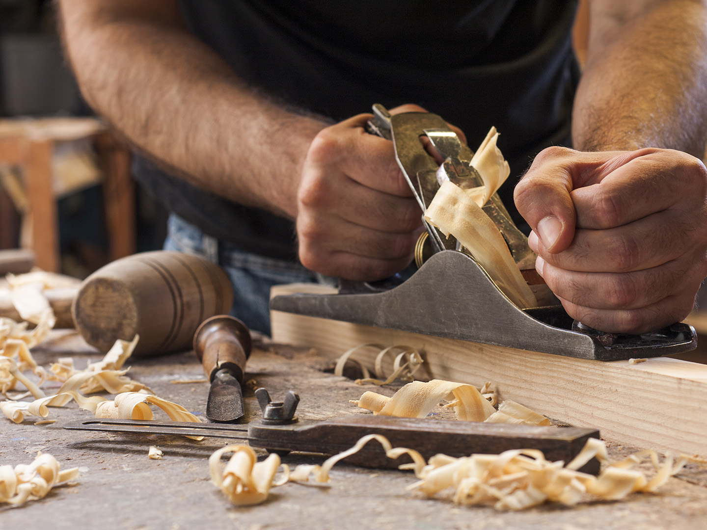 Rötha Tischler – Handgefertigte Möbel mit einzigartigem Design