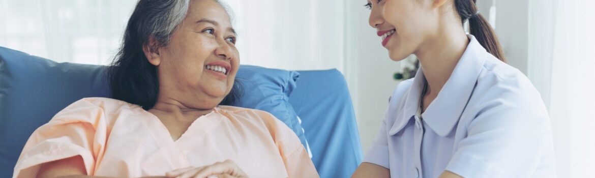 Unternehmensberatung Pflegedienst vs. Altenheim: Welche Option ist die beste für Ihre Familie?