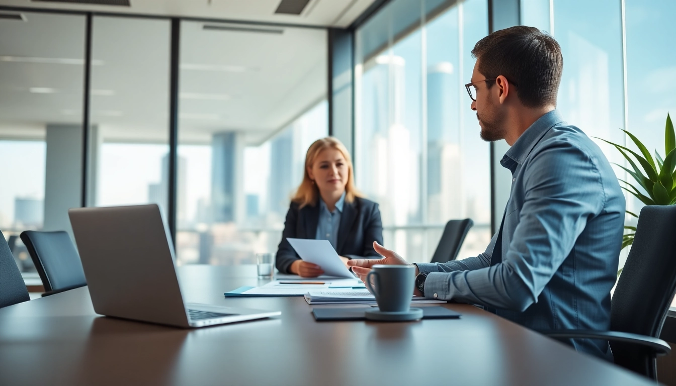 Der Headhunter Schweiz bespricht Strategien in einem modernen Büro mit natürlichem Licht.